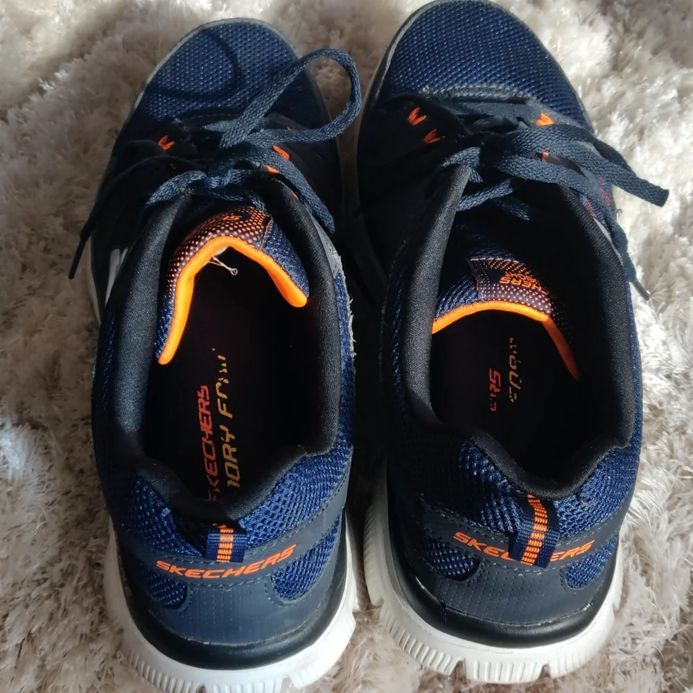 EUC Men's Sketchers Lightweight tennis shoes